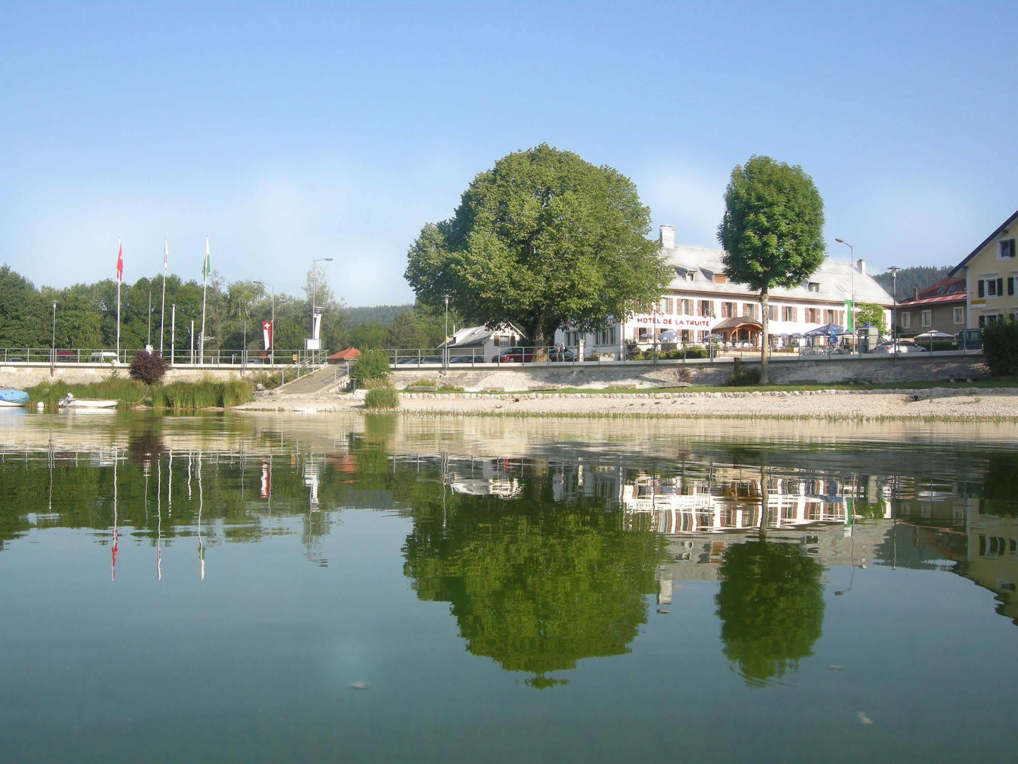 Hotel De La Truite & Spa Le Petit Nautilus Le Pont Luaran gambar